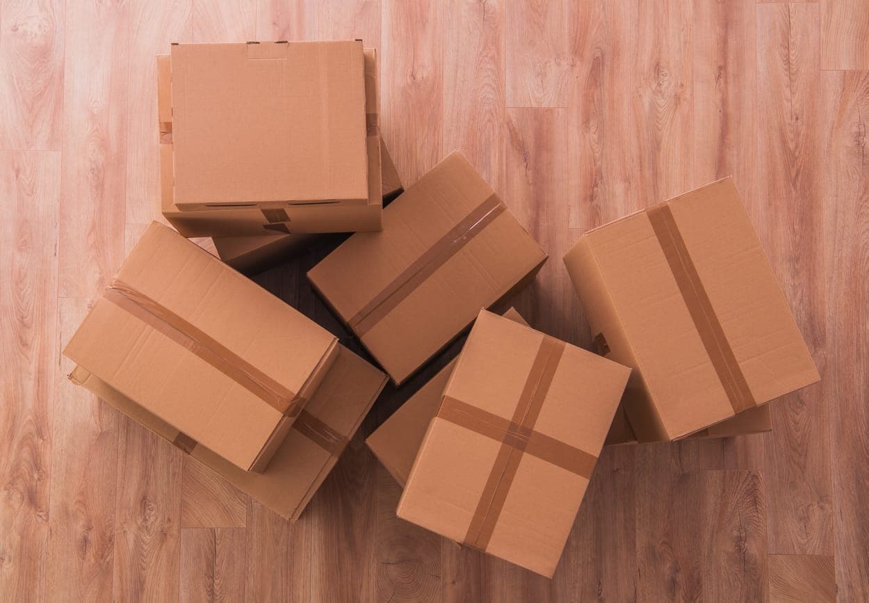 Cartons protégés prêts pour le garde-meubles